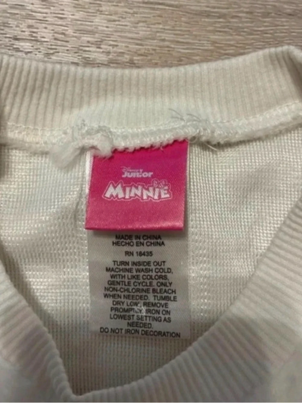 Disney Minnie Mouse Girls 3T White Fuzzy Pull Over with Red Bow Graphic